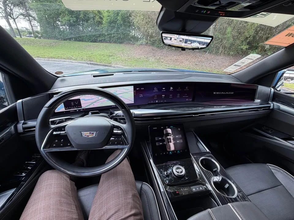 2025 Cadillac Escalade 5th Gen - Image 4 of 7