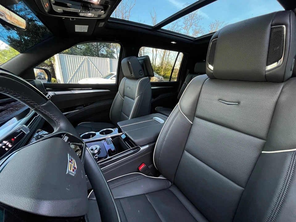 2025 Cadillac Escalade 5th Gen - Image 11 of 12