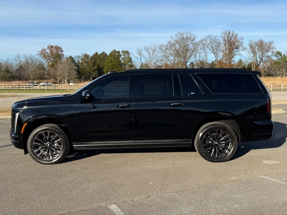 2025 Cadillac Escalade 5th Gen - Image 8 of 12
