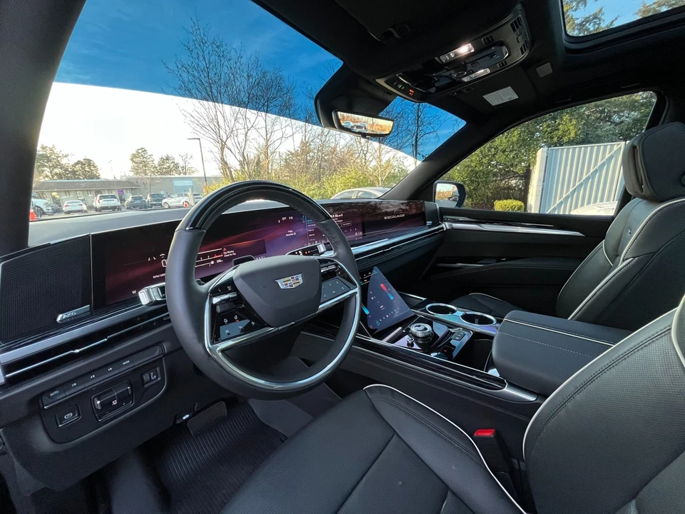 2025 Cadillac Escalade 5th Gen - Image 10 of 12