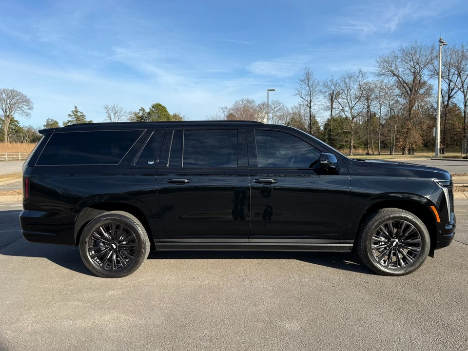 2025 Cadillac Escalade 5th Gen - Image 7 of 12
