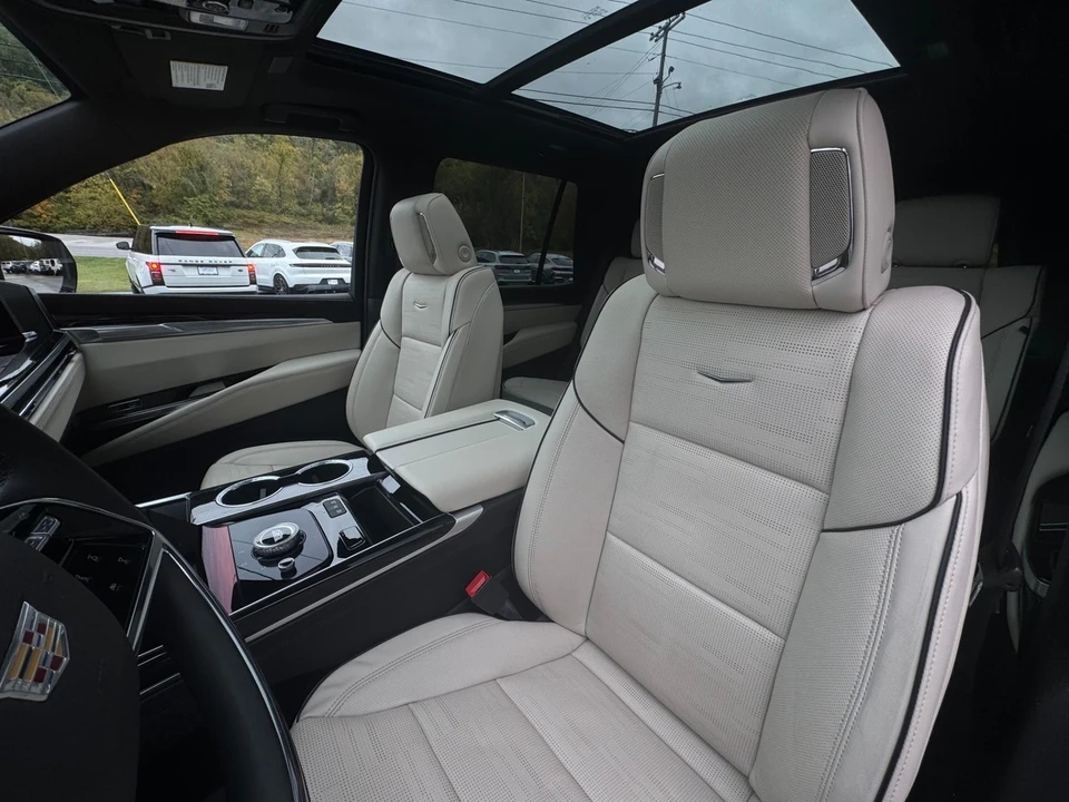 2025 Cadillac Escalade 5th Gen - Image 11 of 12