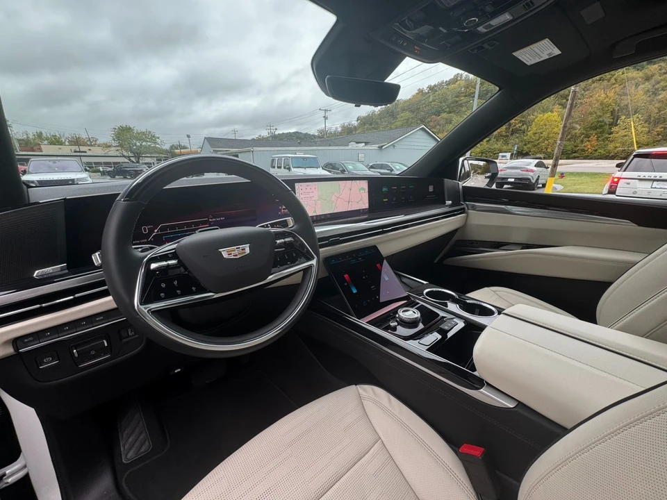 2025 Cadillac Escalade 5th Gen - Image 10 of 12