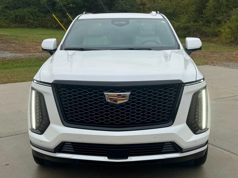 2025 Cadillac Escalade 5th Gen - Image 5 of 12