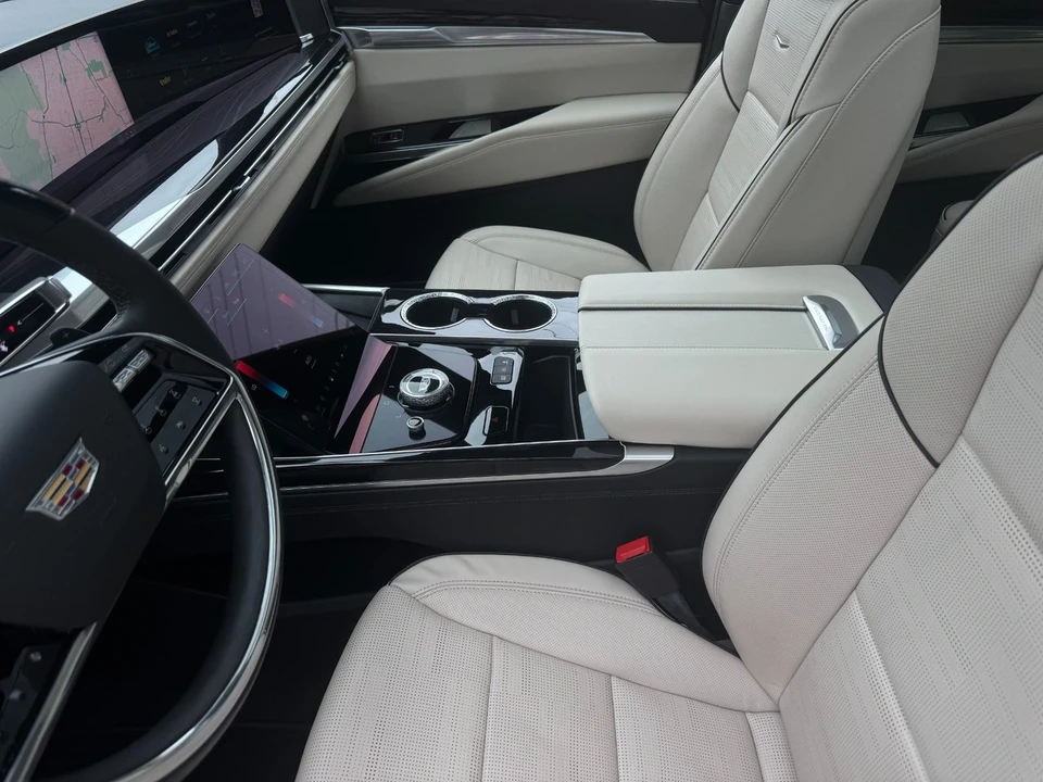 2025 Cadillac Escalade 5th Gen - Image 12 of 12