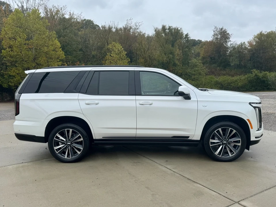 2025 Cadillac Escalade 5th Gen - Image 7 of 12