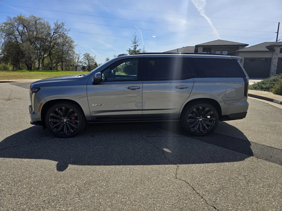 2025 Cadillac Escalade-V 5th Gen - Image 17 of 31