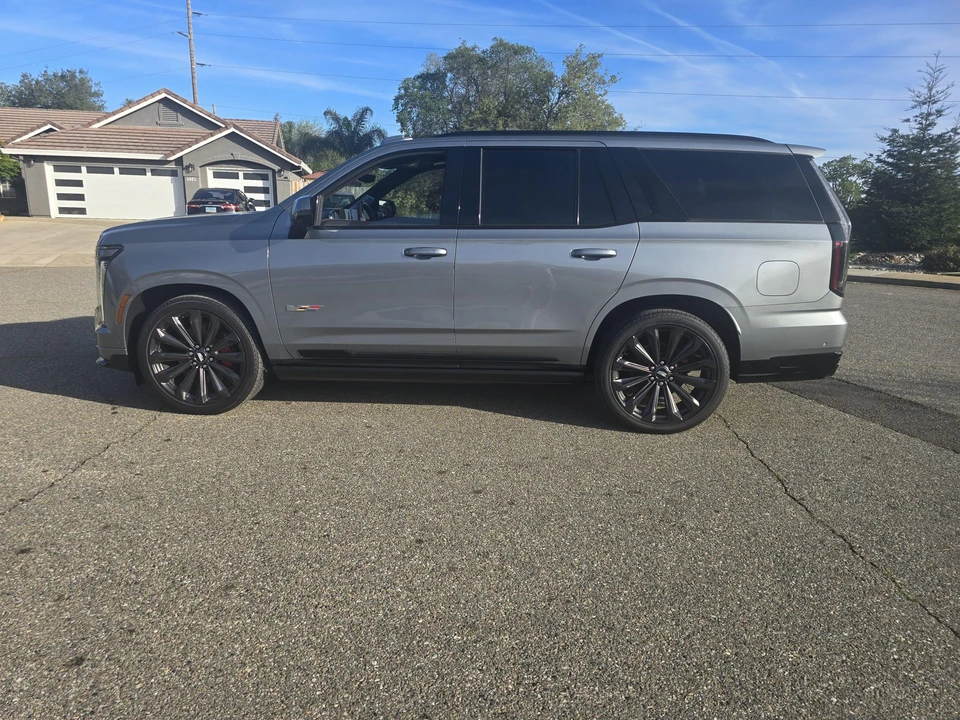 2025 Cadillac Escalade-V 5th Gen - Image 16 of 31