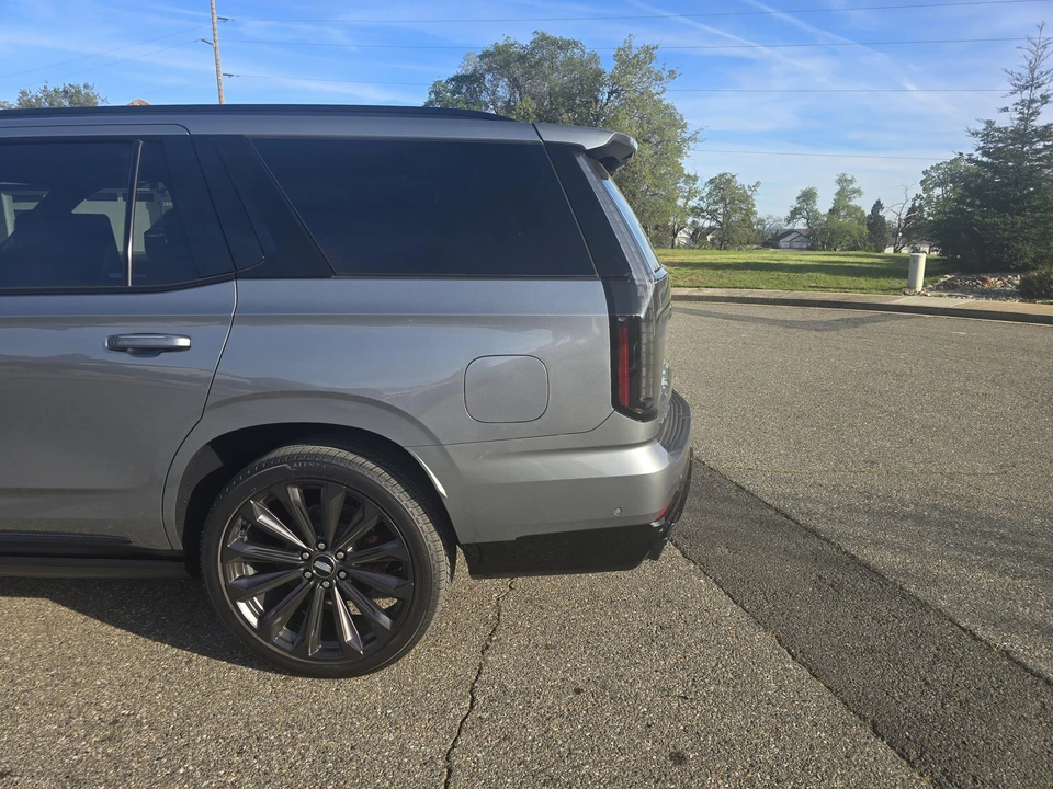 2025 Cadillac Escalade-V 5th Gen - Image 30 of 31