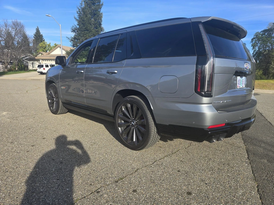 2025 Cadillac Escalade-V 5th Gen - Image 15 of 31