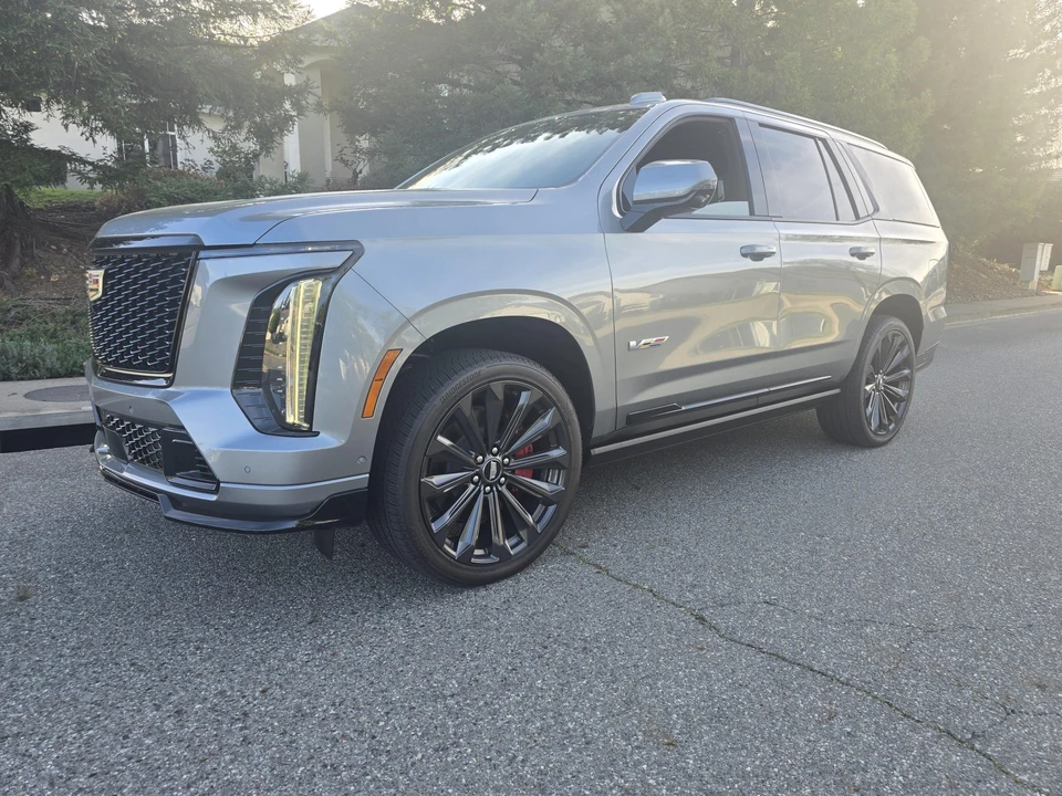 2025 Cadillac Escalade-V 5th Gen - Image 2 of 31