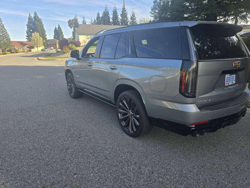 2025 Cadillac Escalade-V 5th Gen - Image 14 of 31