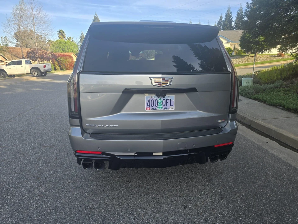 2025 Cadillac Escalade-V 5th Gen - Image 13 of 31