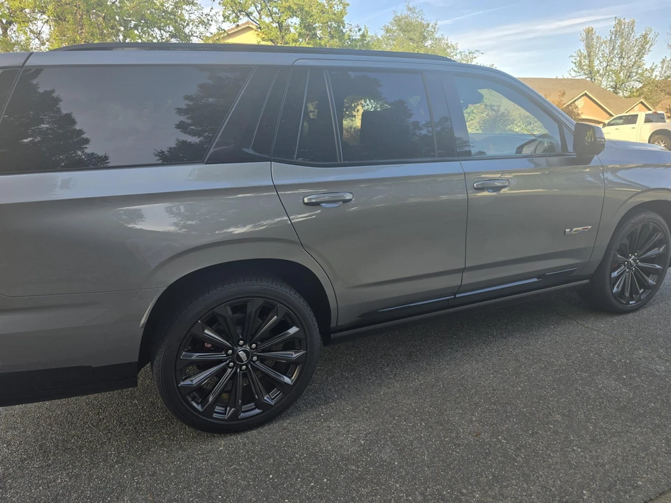 2025 Cadillac Escalade-V 5th Gen - Image 23 of 31