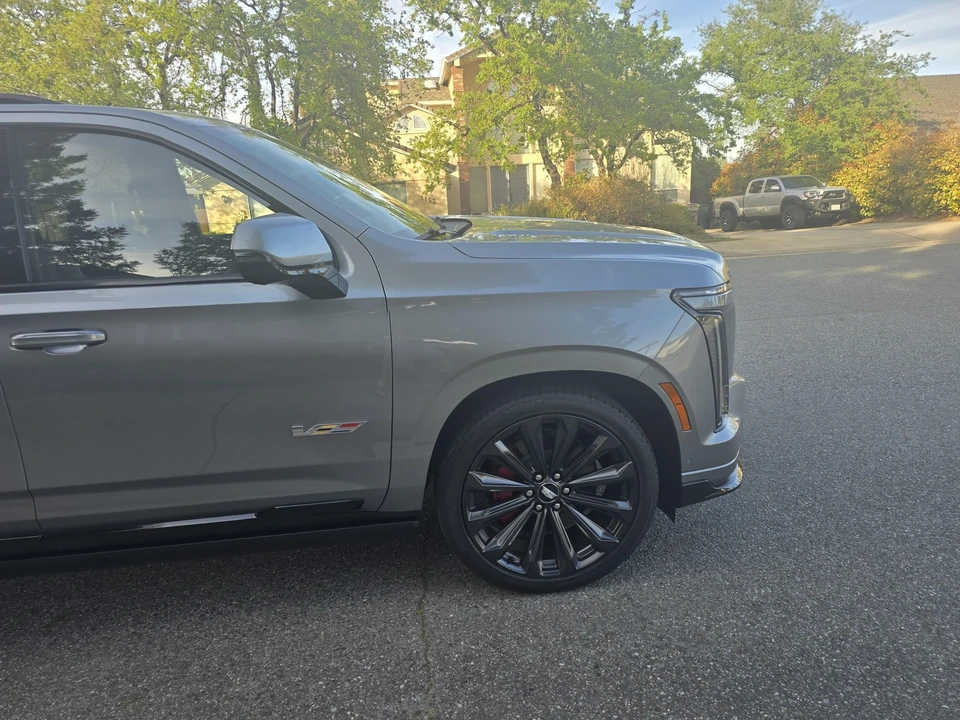 2025 Cadillac Escalade-V 5th Gen - Image 21 of 31