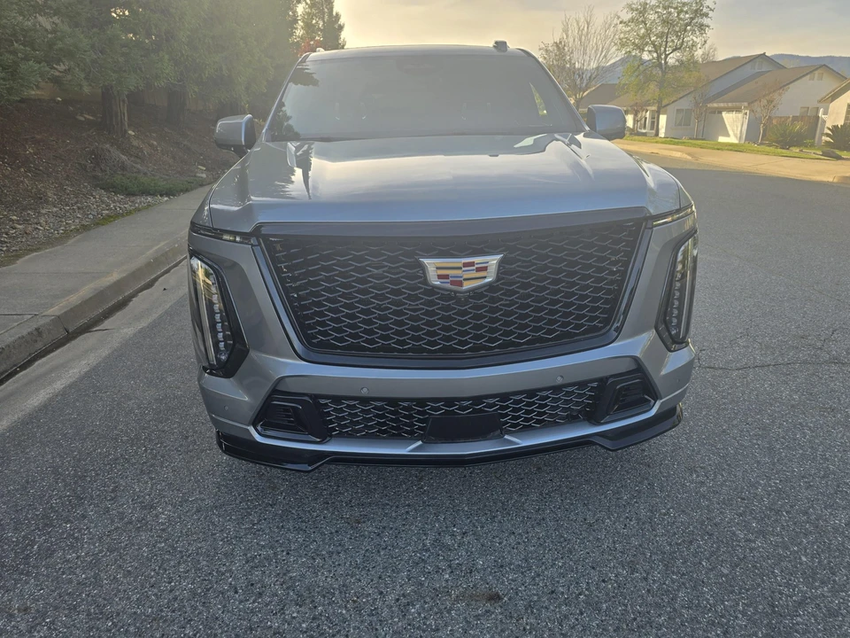 2025 Cadillac Escalade-V 5th Gen - Image 5 of 31