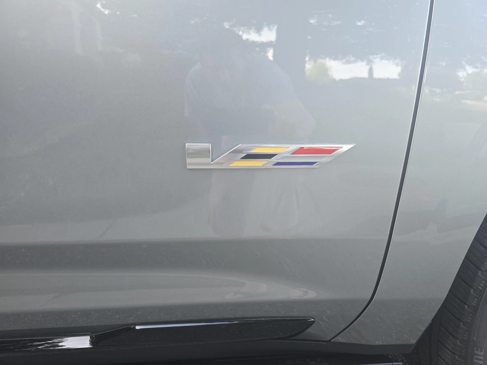 2025 Cadillac Escalade-V 5th Gen - Image 25 of 31