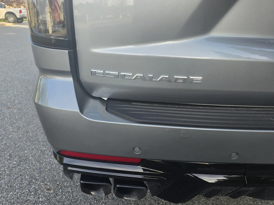 2025 Cadillac Escalade-V 5th Gen - Image 29 of 31