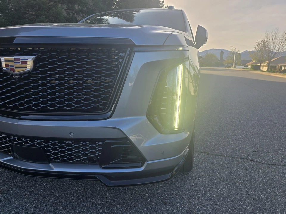 2025 Cadillac Escalade-V 5th Gen - Image 18 of 31