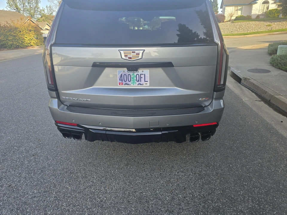 2025 Cadillac Escalade-V 5th Gen - Image 27 of 31