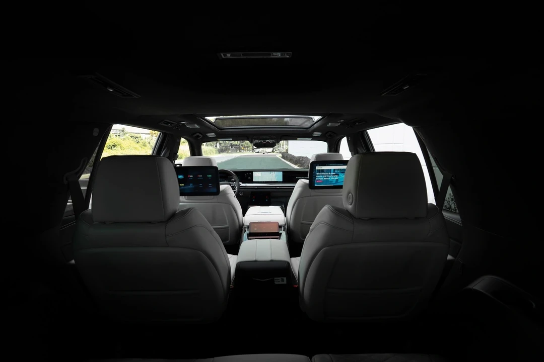 2025 Cadillac Escalade-V 5th Gen - Image 8 of 12