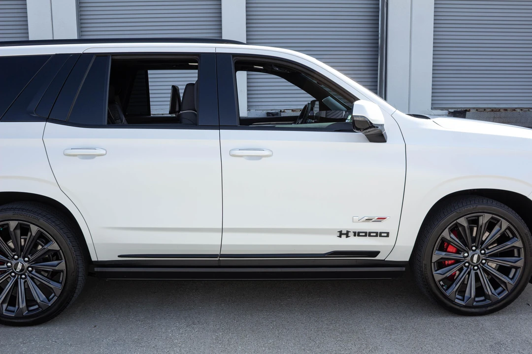 2025 Cadillac Escalade-V 5th Gen - Image 21 of 31