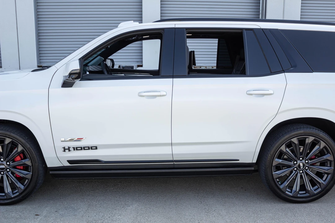 2025 Cadillac Escalade-V 5th Gen - Image 18 of 31