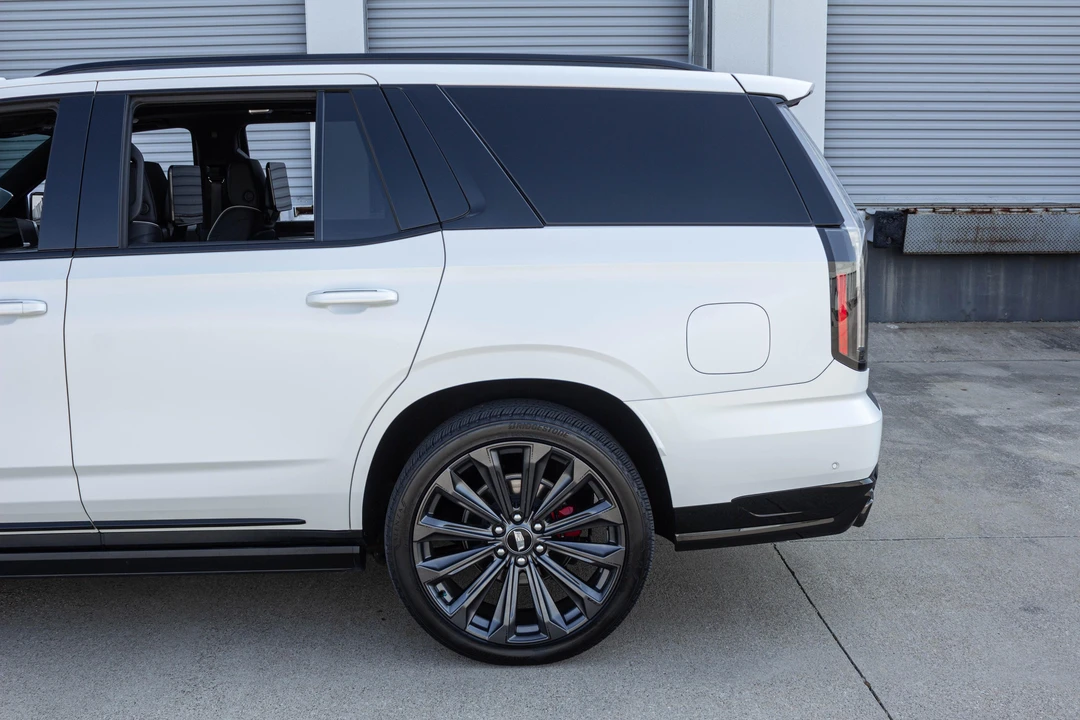 2025 Cadillac Escalade-V 5th Gen - Image 19 of 31