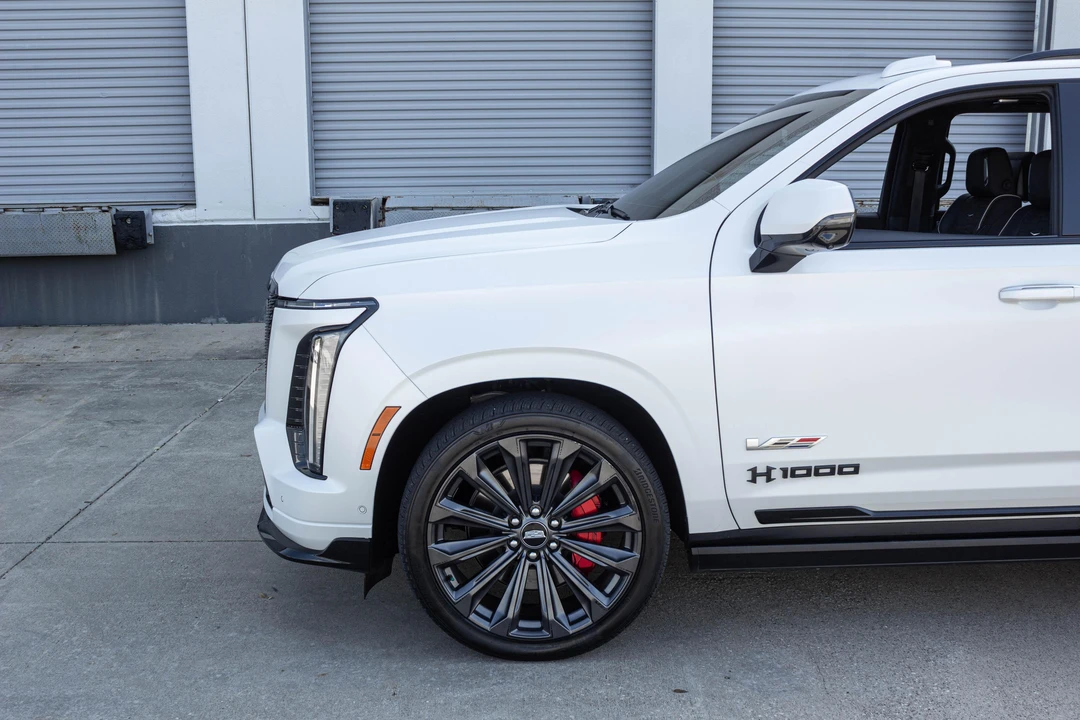 2025 Cadillac Escalade-V 5th Gen - Image 17 of 31