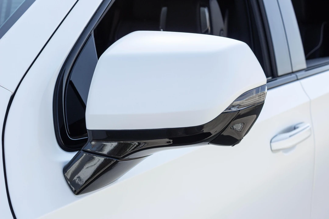 2025 Cadillac Escalade-V 5th Gen - Image 25 of 31