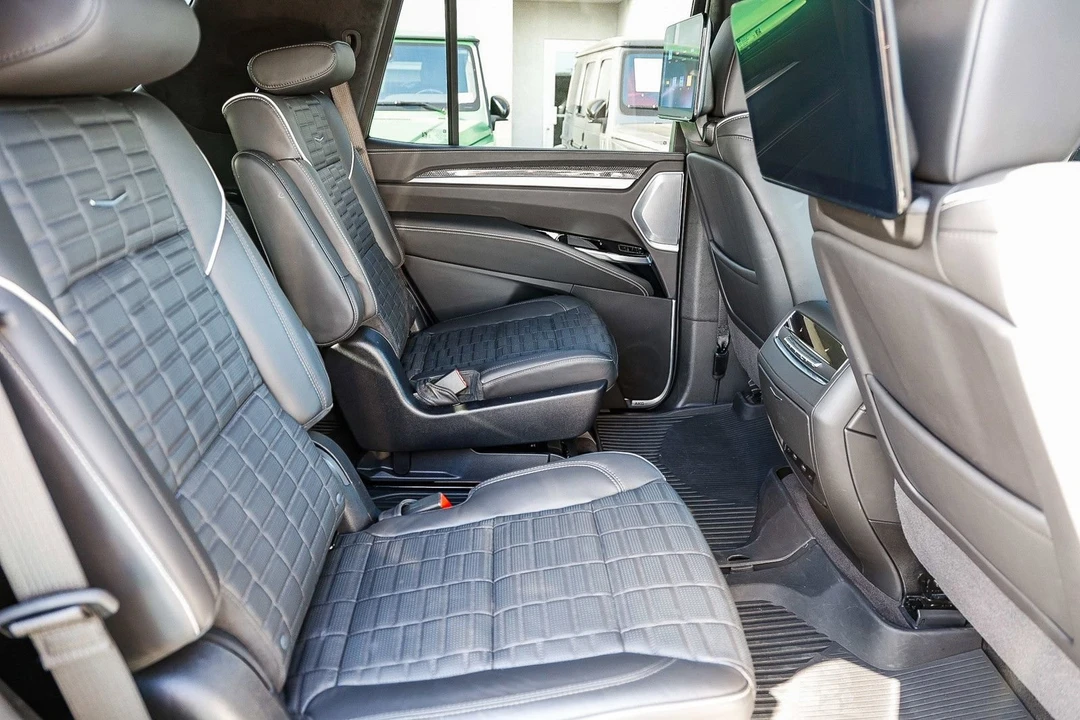 2025 Cadillac Escalade-V 5th Gen - Image 18 of 21