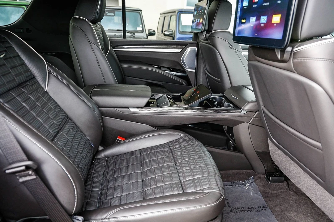 2025 Cadillac Escalade-V 5th Gen - Image 18 of 21