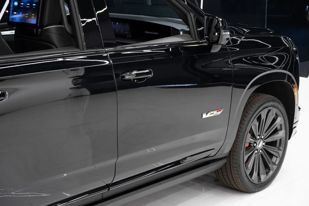 2025 Cadillac Escalade-V 5th Gen - Image 13 of 21