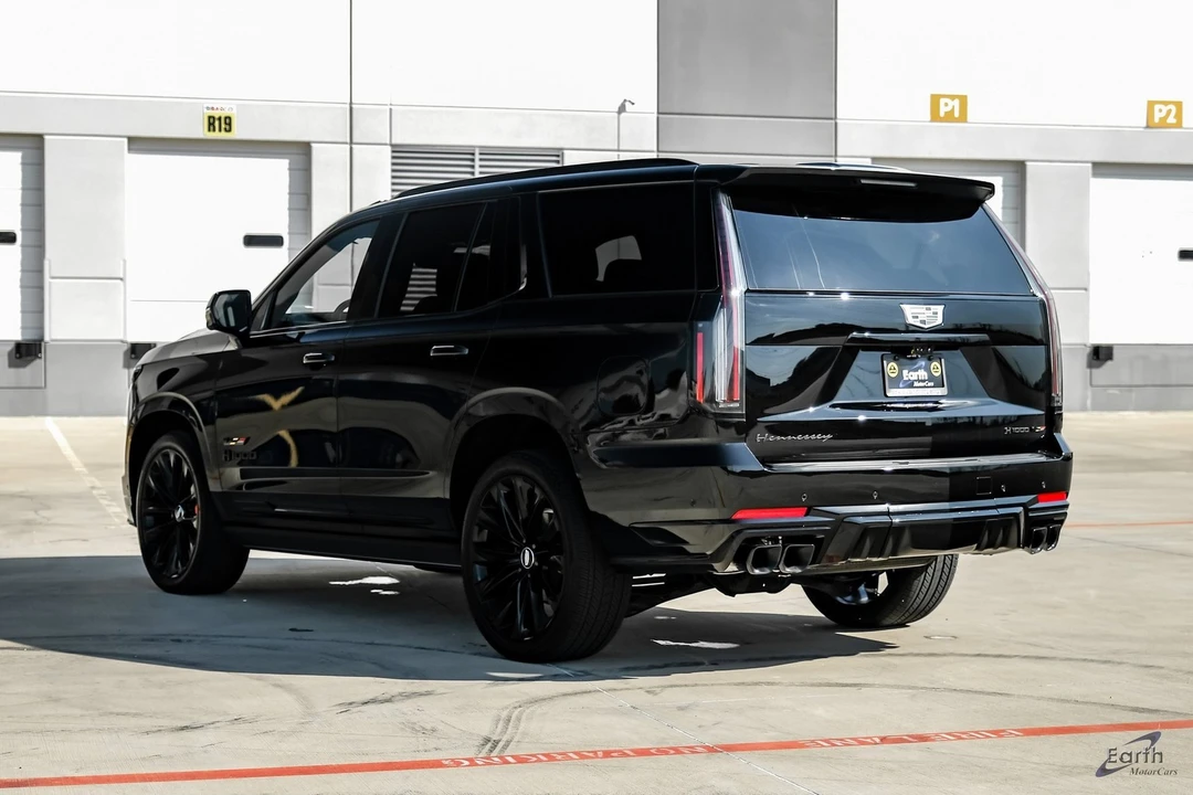 2025 Cadillac Escalade-V 5th Gen - Image 9 of 12