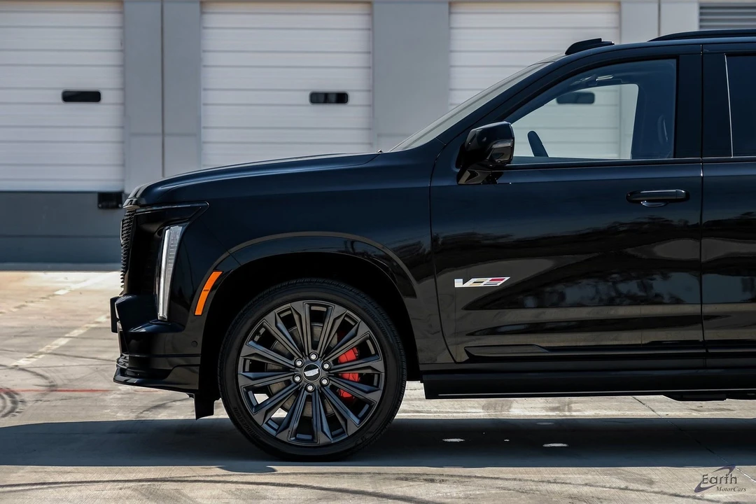 2025 Cadillac Escalade-V 5th Gen - Image 6 of 12