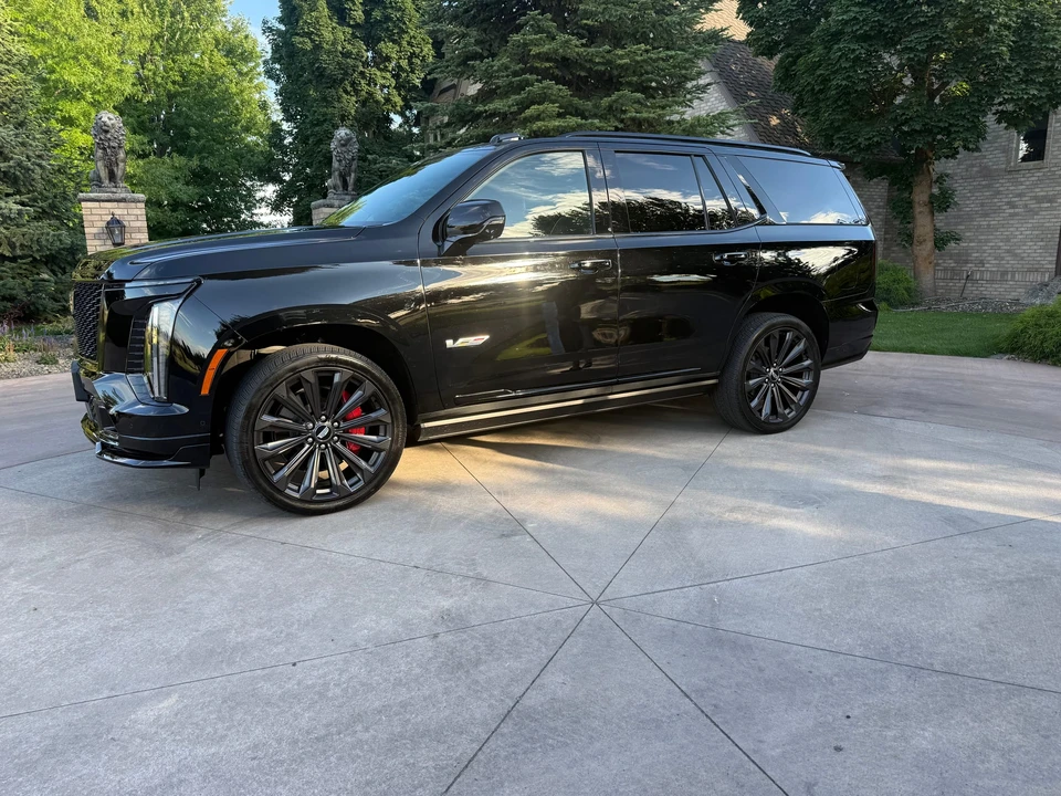 2025 Cadillac Escalade-V 5th Gen - Image 2 of 31