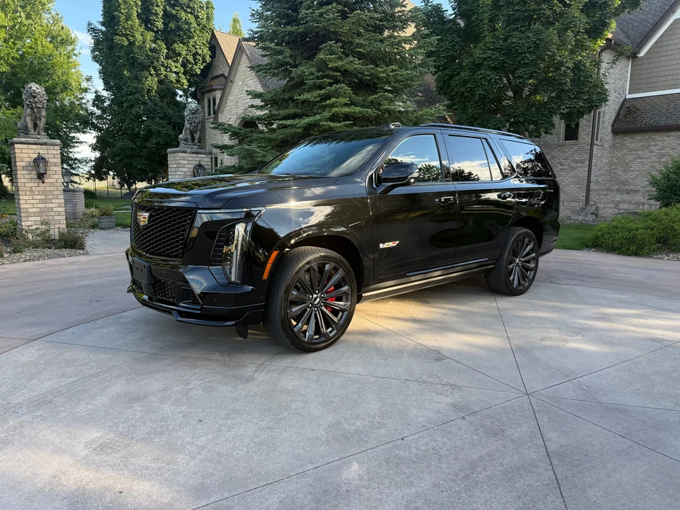 2025 Cadillac Escalade-V 5th Gen - Image 4 of 31