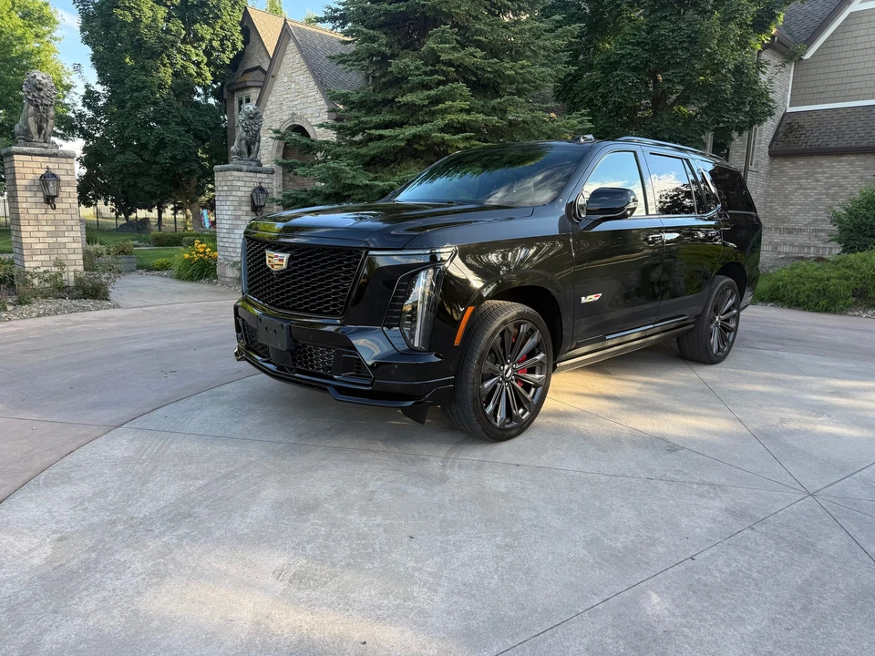 2025 Cadillac Escalade-V 5th Gen - Image 5 of 31