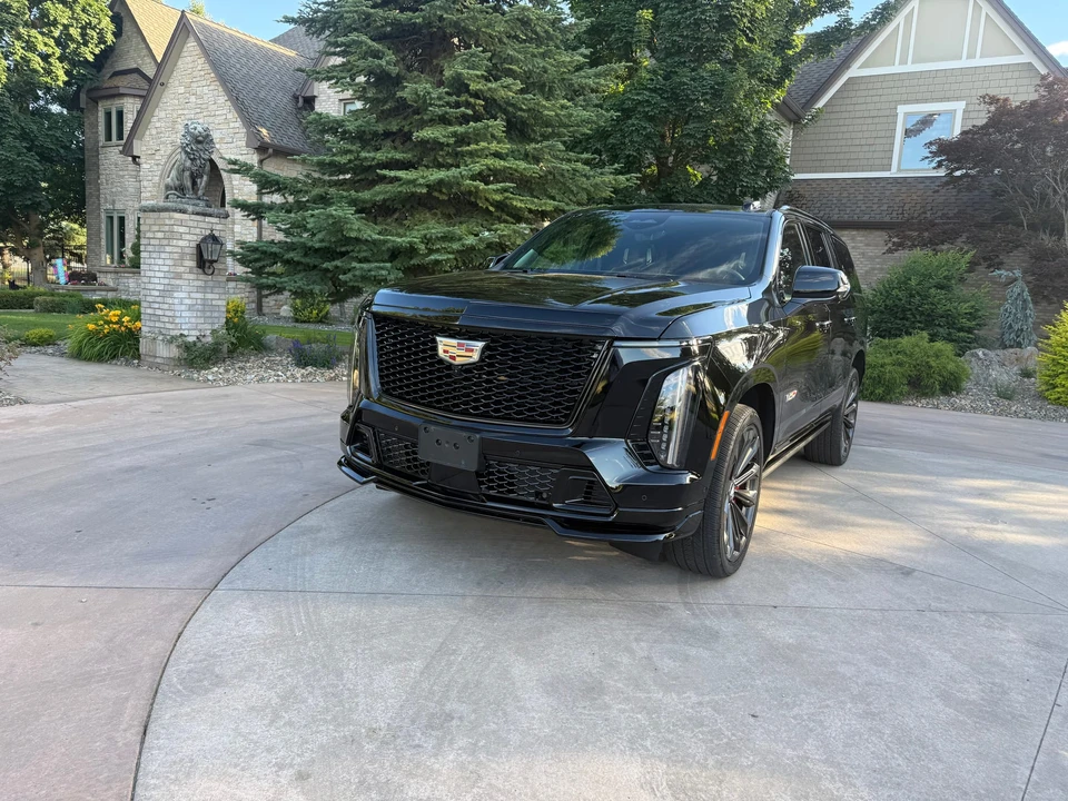 2025 Cadillac Escalade-V 5th Gen - Image 6 of 31