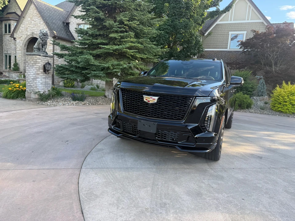 2025 Cadillac Escalade-V 5th Gen - Image 7 of 31