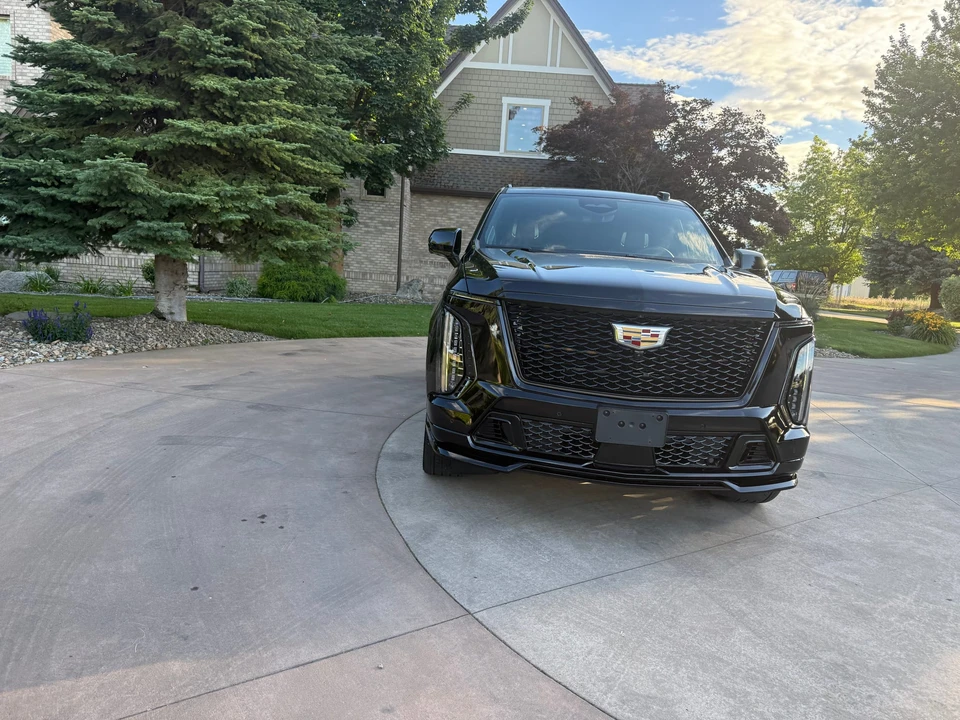 2025 Cadillac Escalade-V 5th Gen - Image 10 of 31