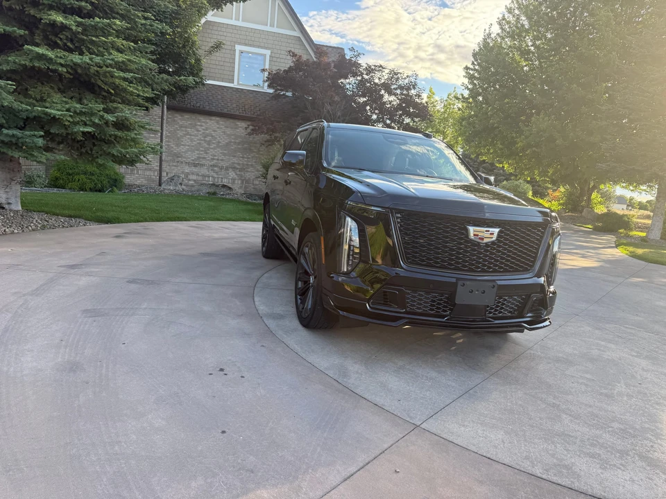 2025 Cadillac Escalade-V 5th Gen - Image 11 of 31
