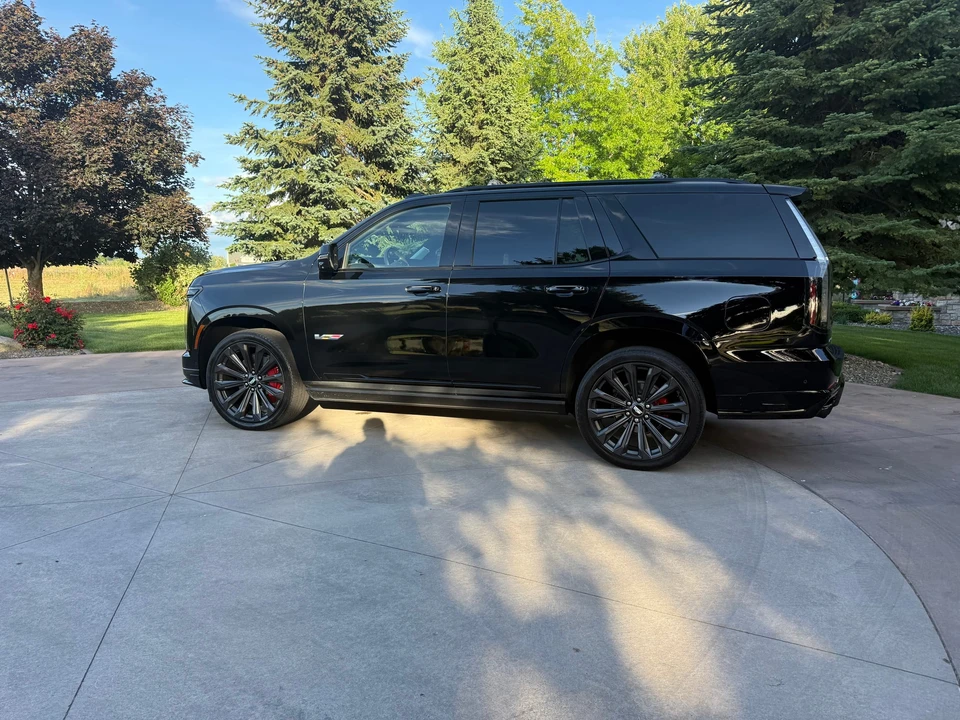 2025 Cadillac Escalade-V 5th Gen - Image 23 of 31
