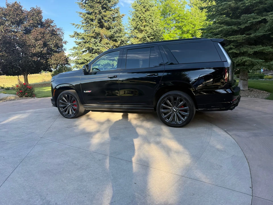 2025 Cadillac Escalade-V 5th Gen - Image 22 of 31