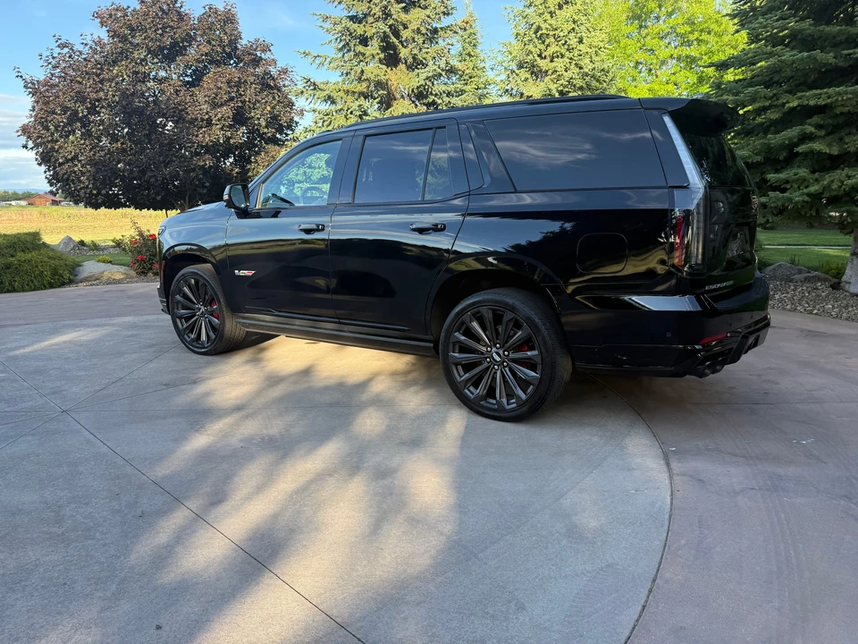 2025 Cadillac Escalade-V 5th Gen - Image 21 of 31