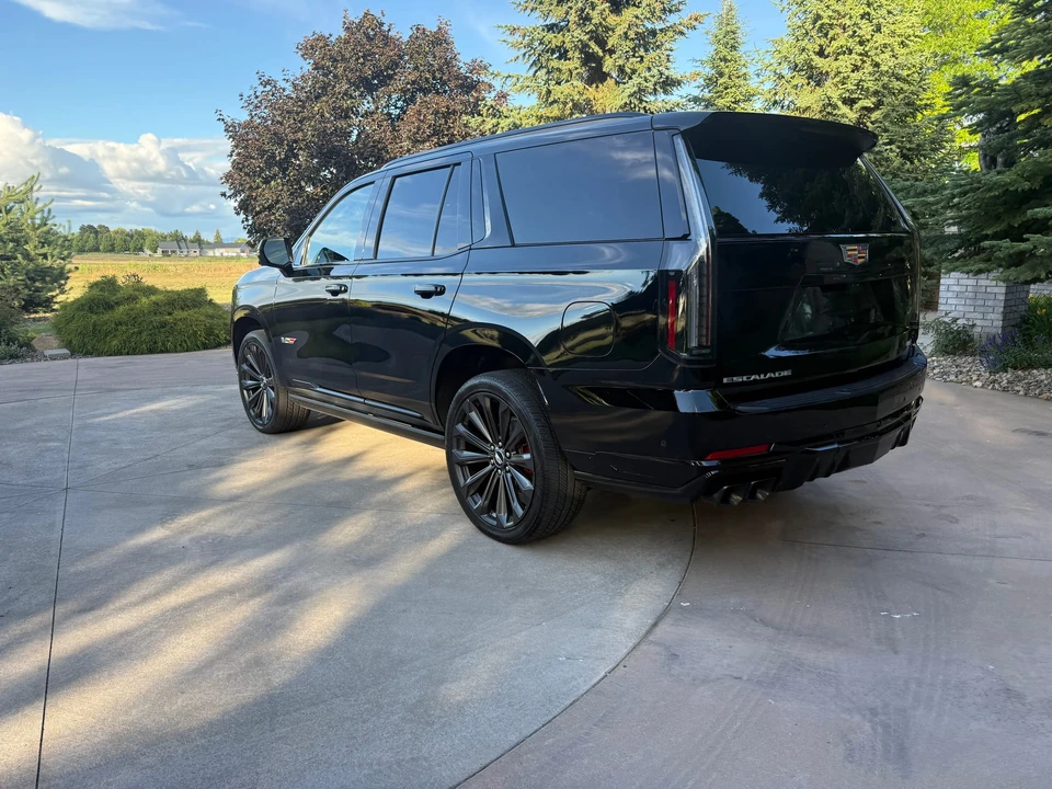 2025 Cadillac Escalade-V 5th Gen - Image 20 of 31