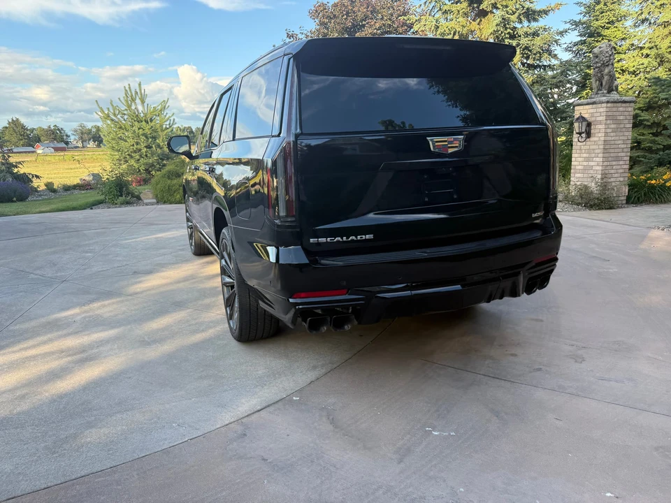 2025 Cadillac Escalade-V 5th Gen - Image 19 of 31