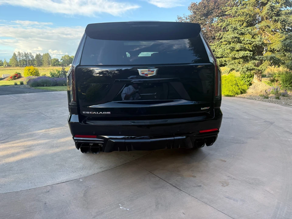2025 Cadillac Escalade-V 5th Gen - Image 18 of 31