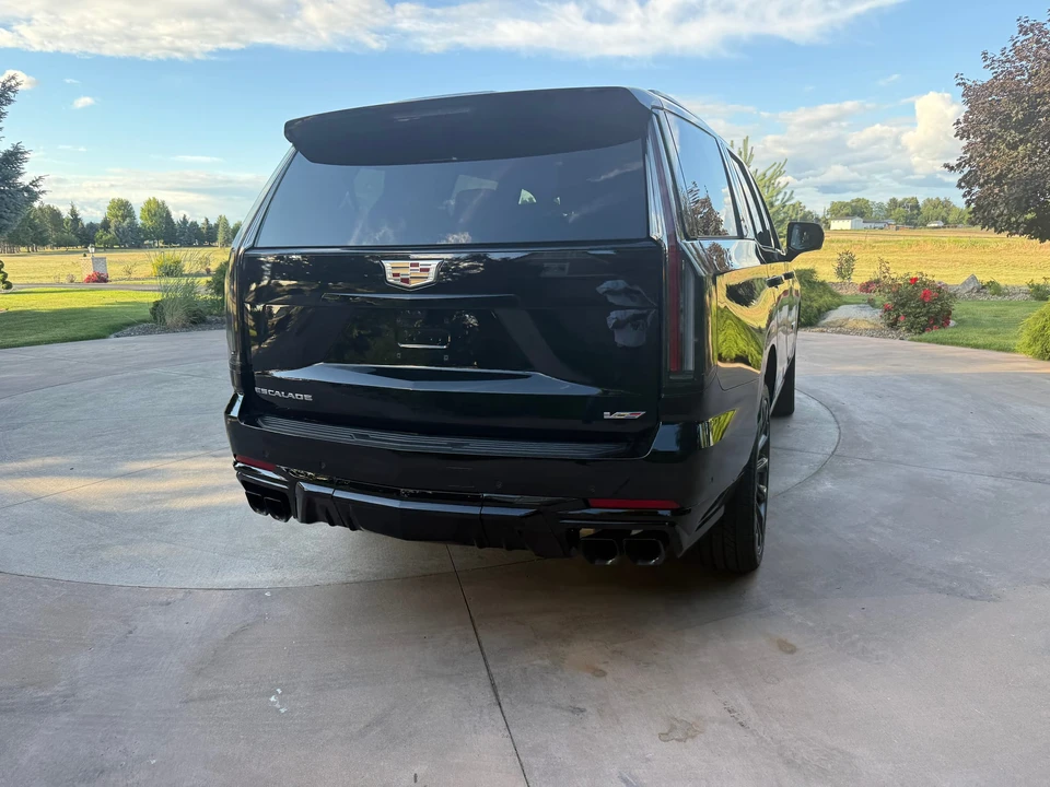 2025 Cadillac Escalade-V 5th Gen - Image 16 of 31