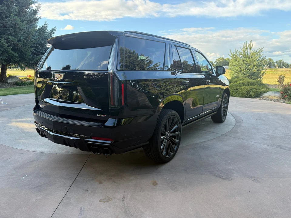 2025 Cadillac Escalade-V 5th Gen - Image 15 of 31